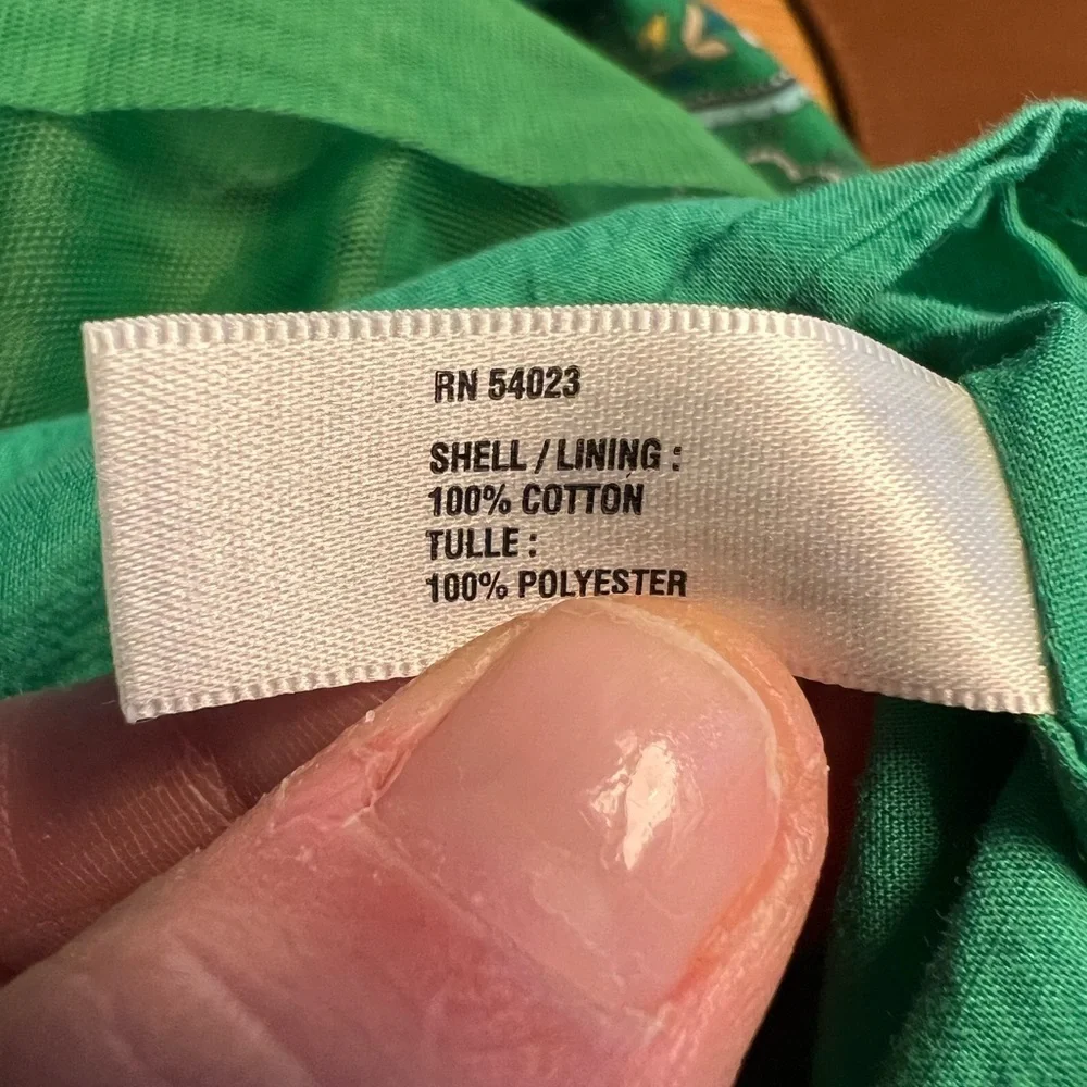 Gap girls green dress with lining, pockets and zip up back with button closure